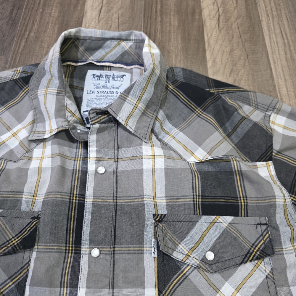 Levi's Classic Western Two Horse Plaid Shirt Pearlescent Snaps Flap Pockets. L